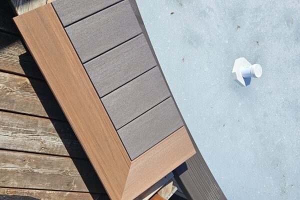 Terrasse en bois composite vue du dessus.