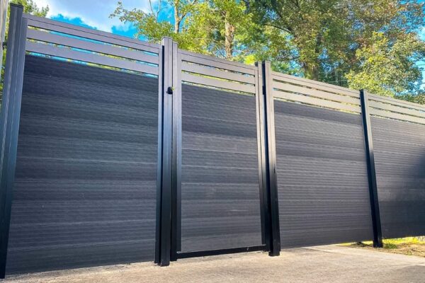 Clôture en aluminium noir moderne et élégante